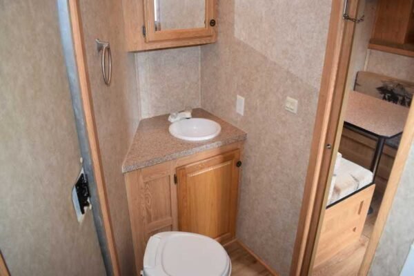 2007 american spirit 8308lq 3 horse trailer with 8′ short wall