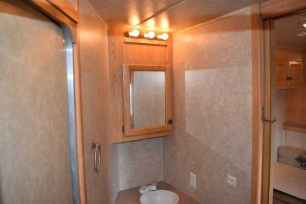 2007 american spirit 8308lq 3 horse trailer with 8′ short wall