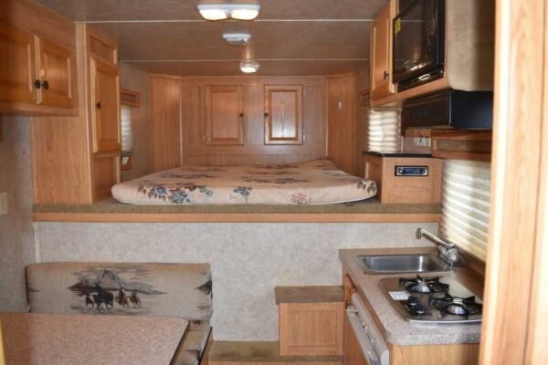 2007 american spirit 8308lq 3 horse trailer with 8′ short wall