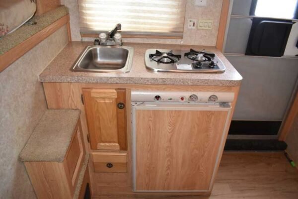 2007 american spirit 8308lq 3 horse trailer with 8′ short wall