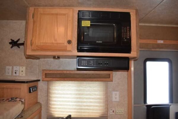 2007 american spirit 8308lq 3 horse trailer with 8′ short wall
