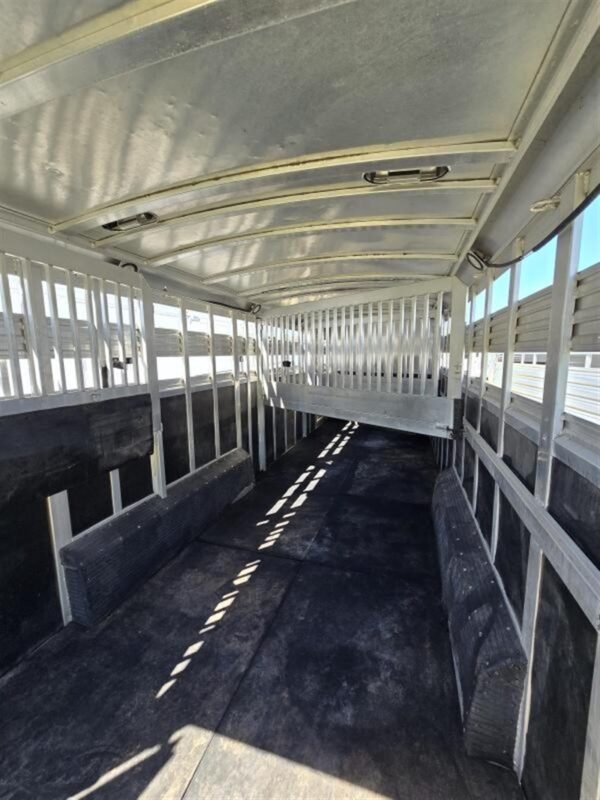 2006 c&c 4 horse gooseneck trailer
