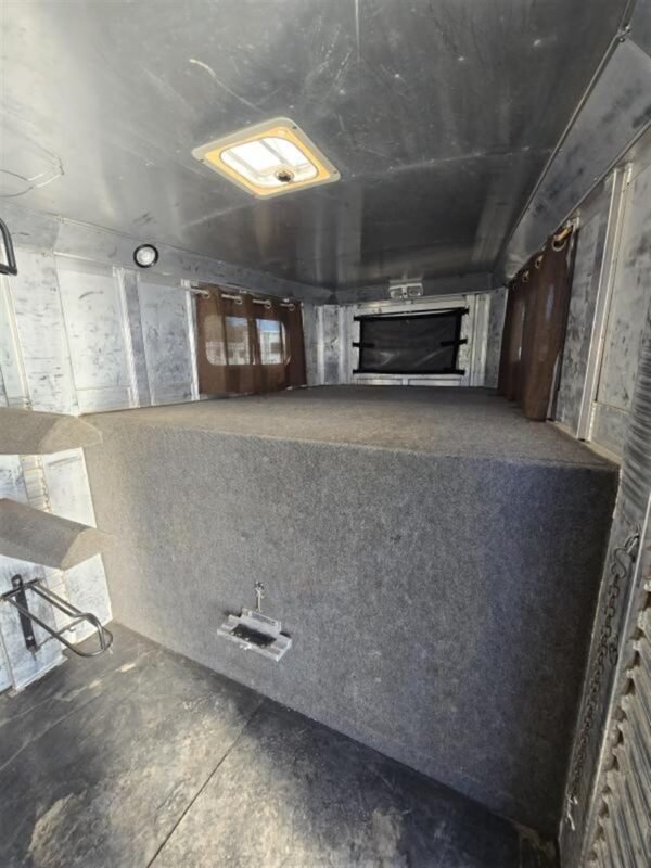 2006 c&c 4 horse gooseneck trailer