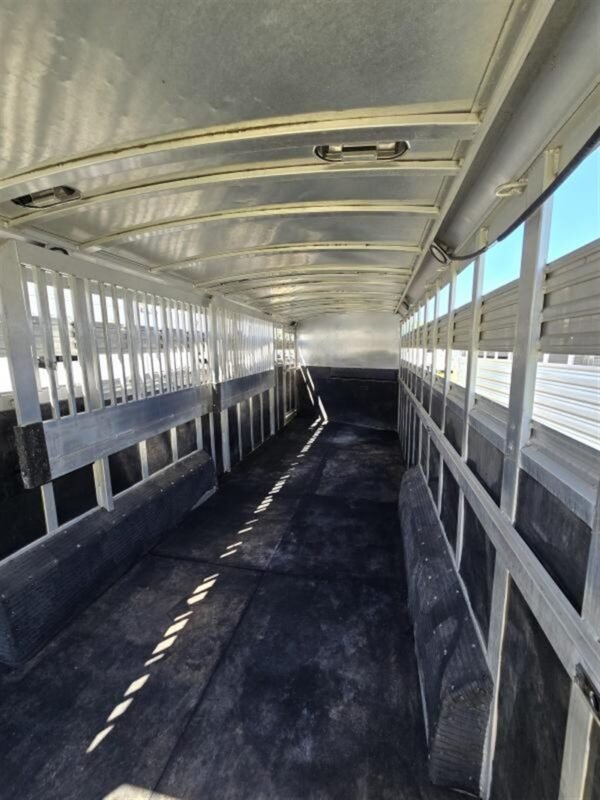 2006 c&c 4 horse gooseneck trailer
