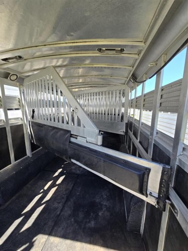 2006 c&c 4 horse gooseneck trailer