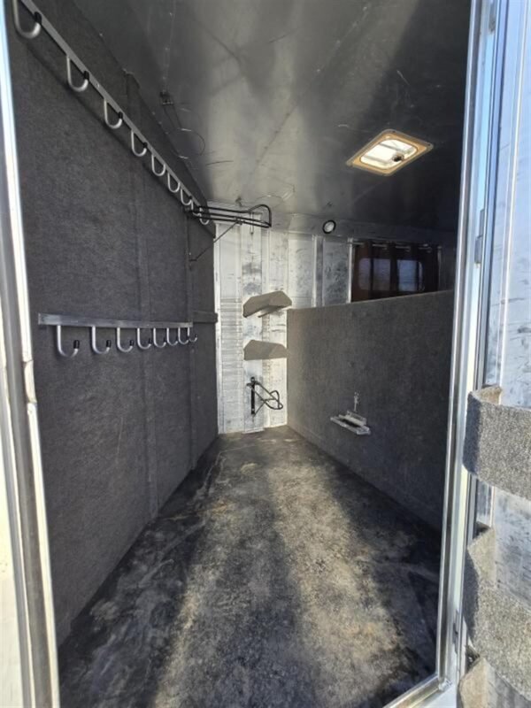2006 c&c 4 horse gooseneck trailer