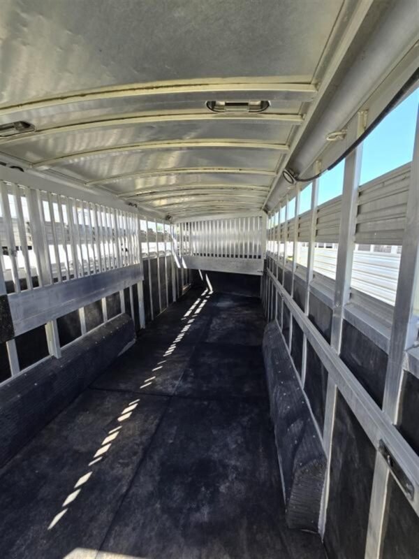 2006 c&c 4 horse gooseneck trailer