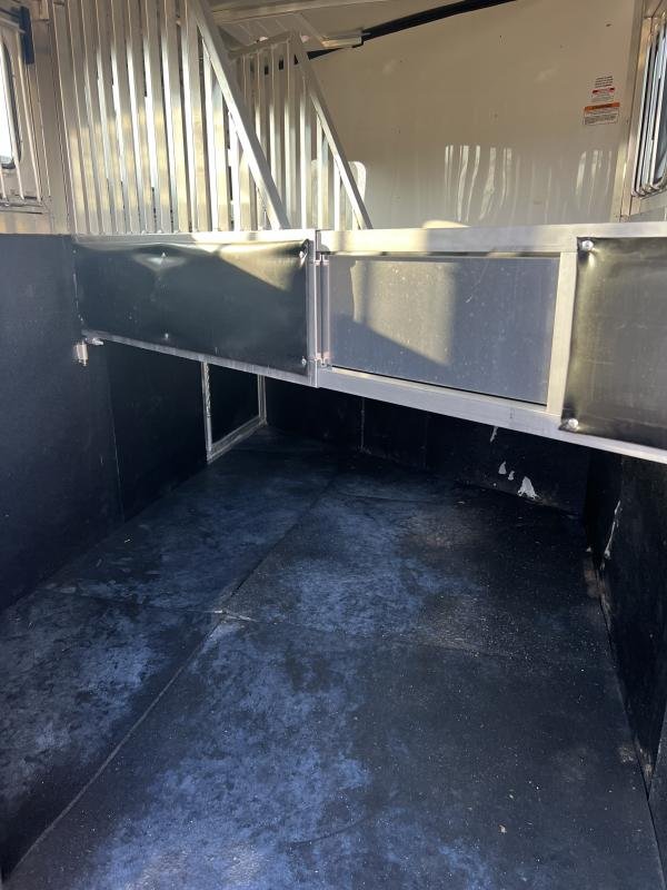 2022 sundowner 3 horse slant gn trailer