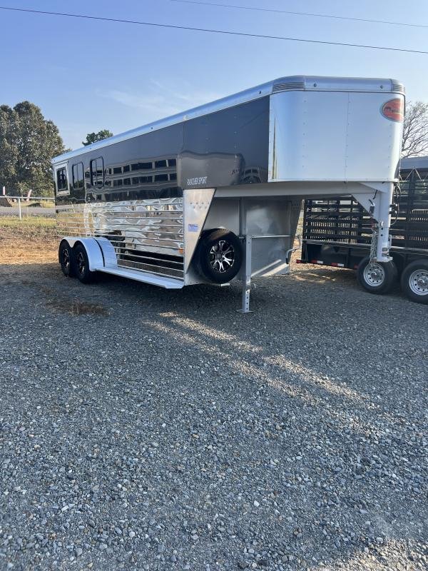 2022 sundowner 3 horse slant gn trailer