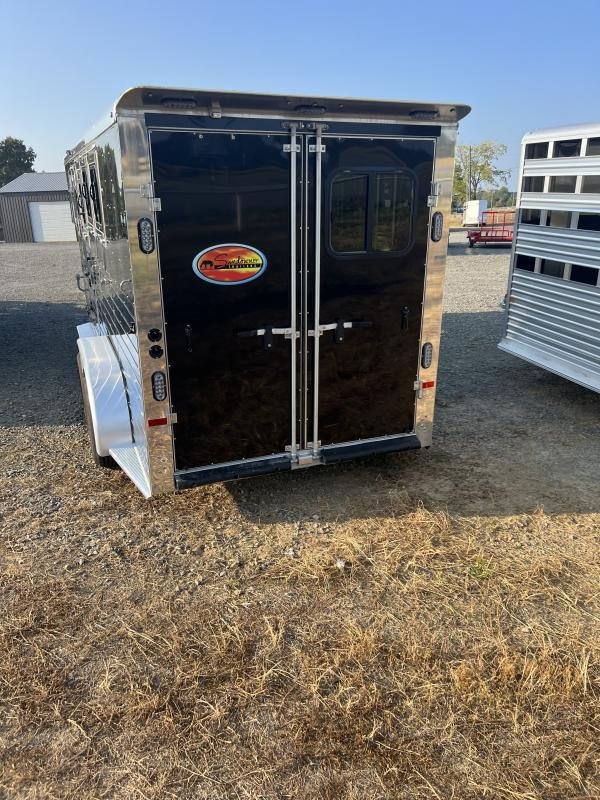 2022 sundowner 3 horse slant gn trailer