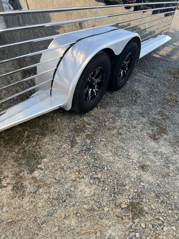 2022 sundowner 3 horse slant gn trailer