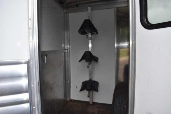 2012 cm 3hbp 3 horse trailer