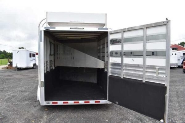 2012 cm 3hbp 3 horse trailer