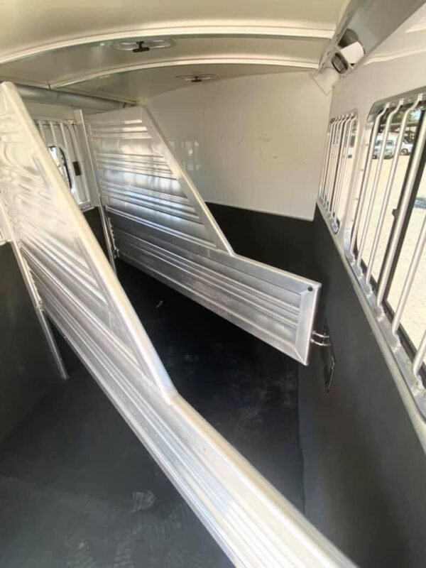 2011 cimarron 3 horse bumper pull