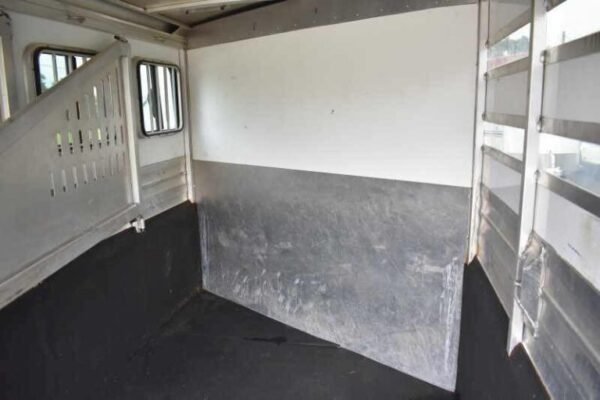 2012 cm 3hbp 3 horse trailer