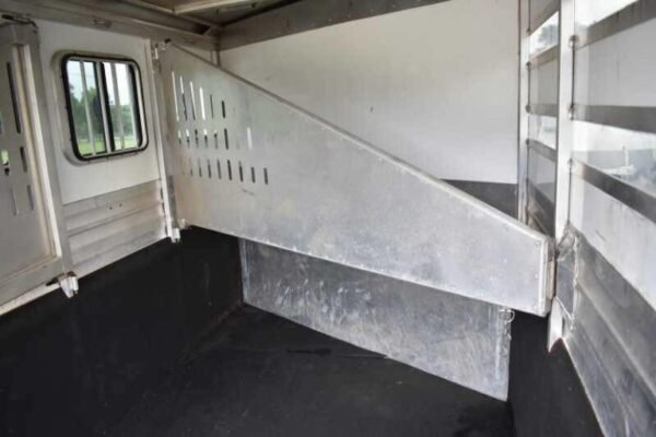 2012 cm 3hbp 3 horse trailer