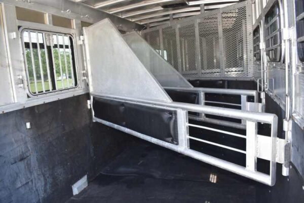 2006 adam 7302 3 horse trailer