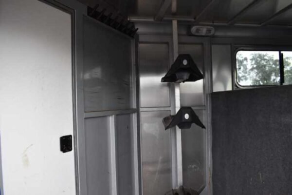 2018 adam 7304gn 3 horse trailer