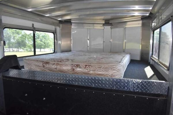 2014 sundowner 2 horse gooseneck trailer