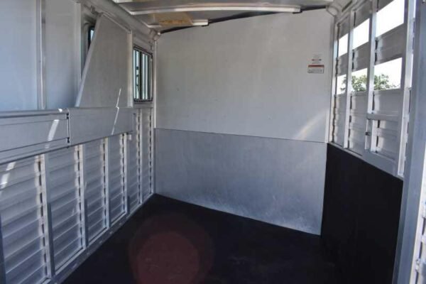 2014 sundowner 2 horse gooseneck trailer
