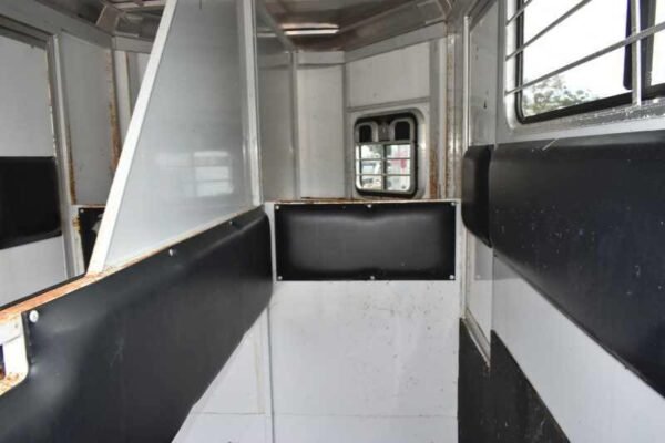 2001 cm odyssey 2 horse trailer