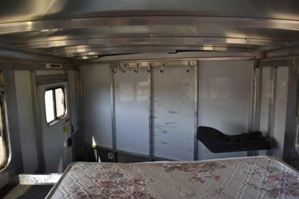 2014 sundowner 2 horse gooseneck trailer