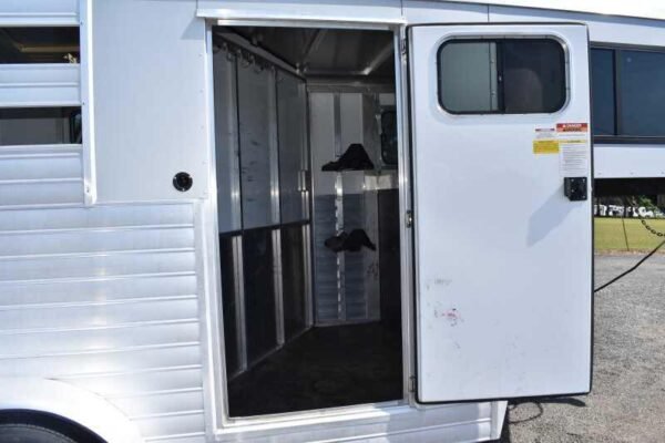 2014 sundowner 2 horse gooseneck trailer