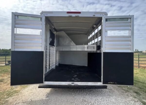 2013 model cimarron 3 horse bumper pull