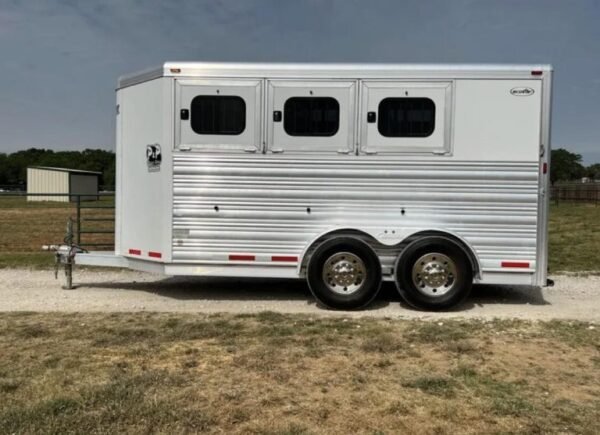 2013 model cimarron 3 horse bumper pull
