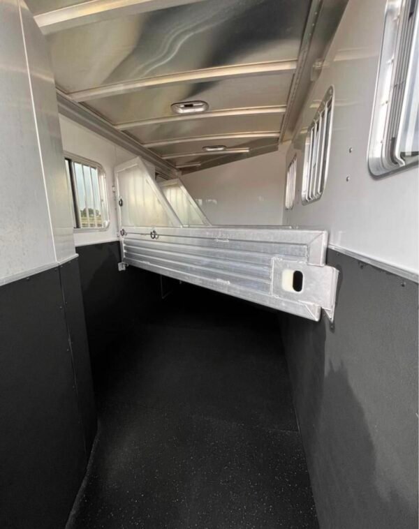2007 featherlite 3 horse slant load trailer