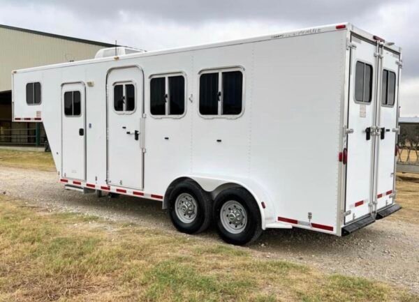 2007 featherlite 3 horse slant load trailer