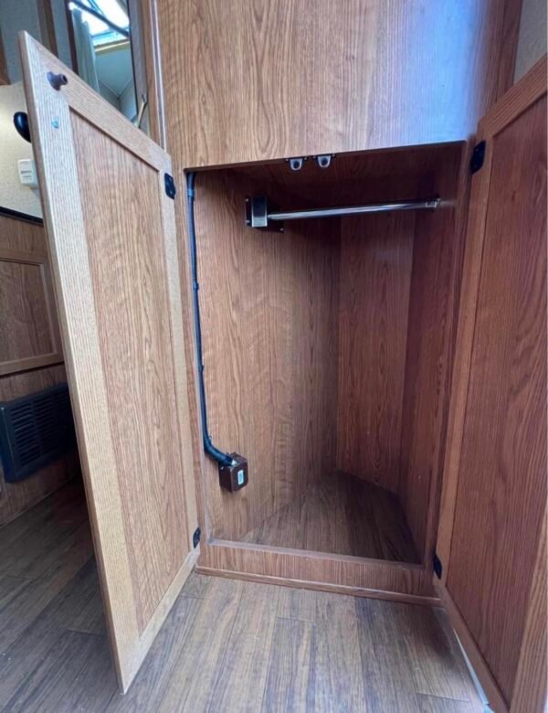 2007 featherlite 3 horse slant load trailer