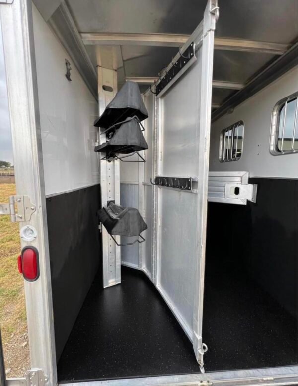 2007 featherlite 3 horse slant load trailer