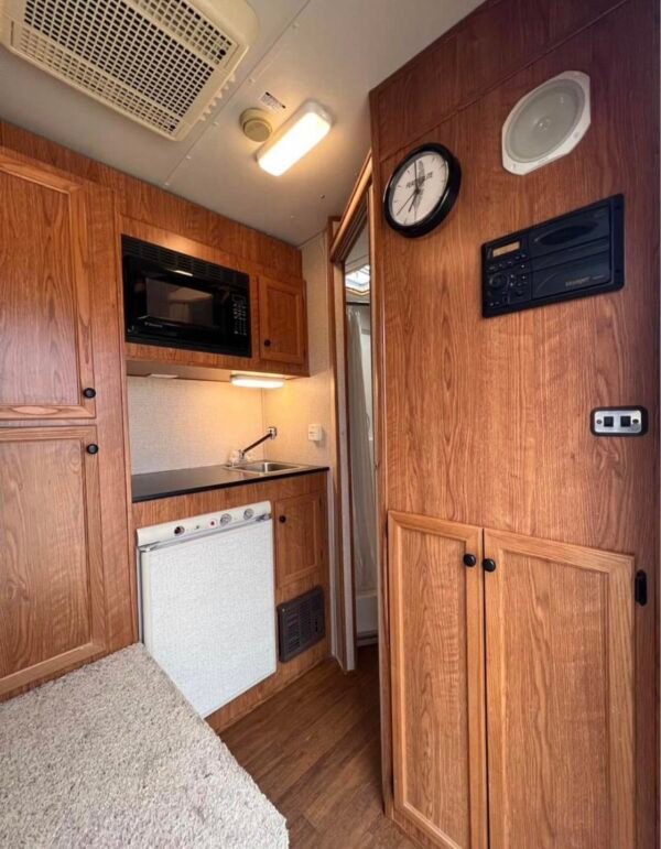 2007 featherlite 3 horse slant load trailer