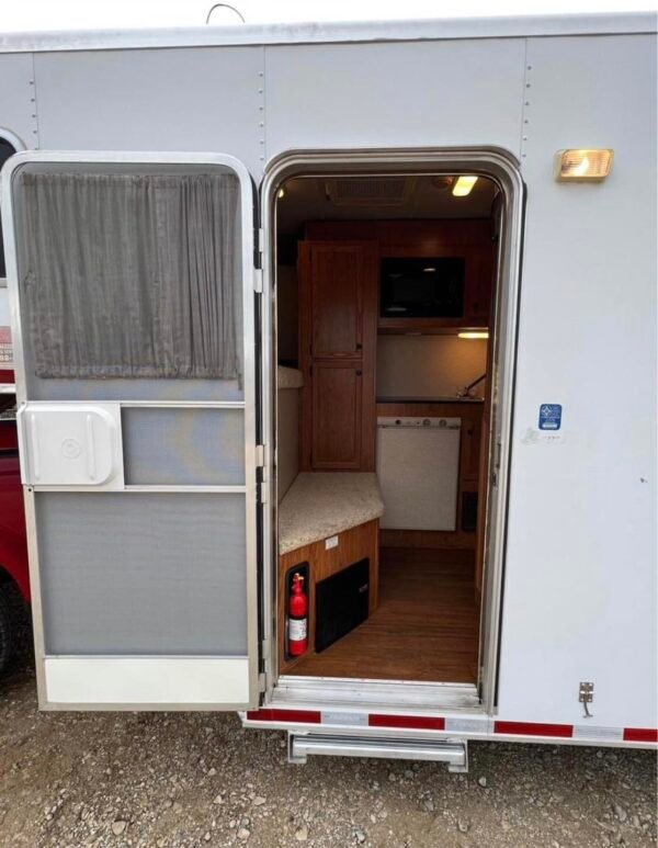 2007 featherlite 3 horse slant load trailer