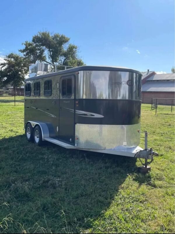 2005 classic aluminum 3 horse monarch 16 foot