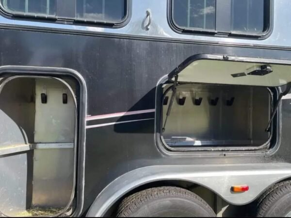 2005 classic aluminum 3 horse monarch 16 foot