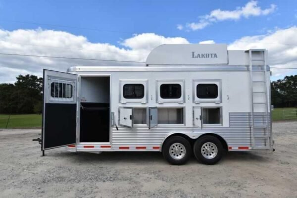 2018 lakota 84hbpsl 4 horse trailer with 2′ short wall