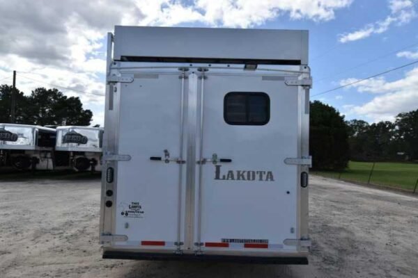 2018 lakota 84hbpsl 4 horse trailer with 2′ short wall