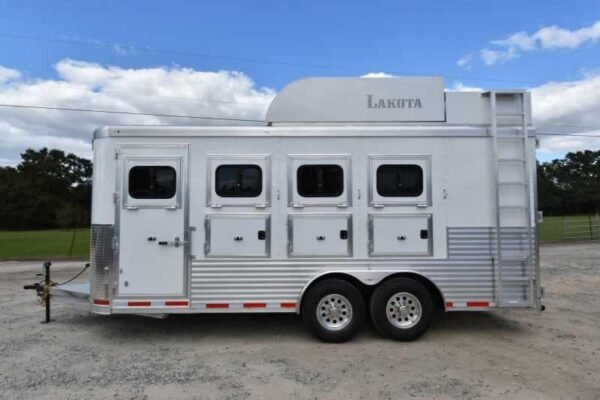 2018 lakota 84hbpsl 4 horse trailer with 2′ short wall
