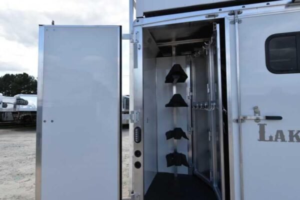2018 lakota 84hbpsl 4 horse trailer with 2′ short wall