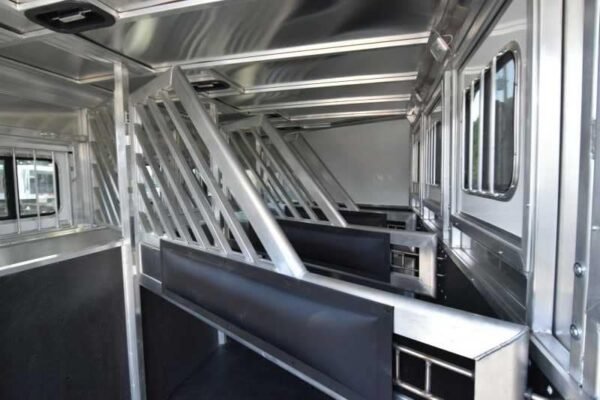 2018 lakota 84hbpsl 4 horse trailer with 2′ short wall
