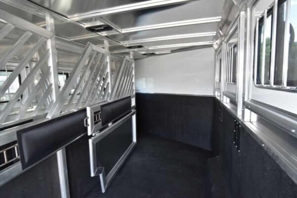2018 lakota 84hbpsl 4 horse trailer with 2′ short wall