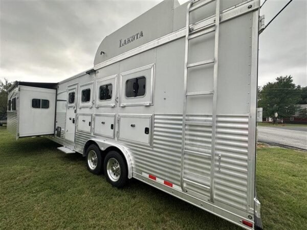 2014 lakota bighorn 8416, generator, couch, dinette 17’ shortwall, 4 horse trailer, 12′ slide.