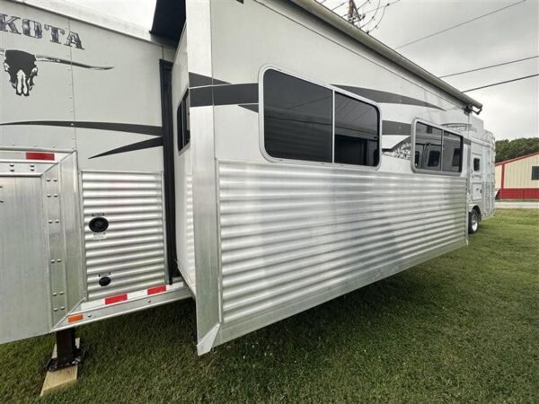 2014 lakota bighorn 8416, generator, couch, dinette 17’ shortwall, 4 horse trailer, 12′ slide.