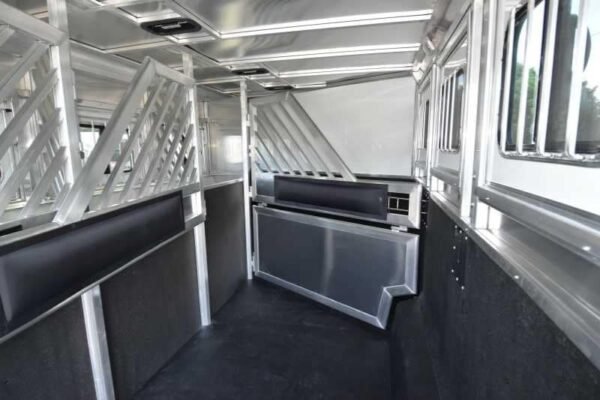 2018 lakota 84hbpsl 4 horse trailer with 2′ short wall