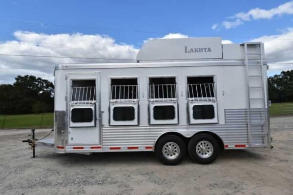 2018 lakota 84hbpsl 4 horse trailer with 2′ short wall