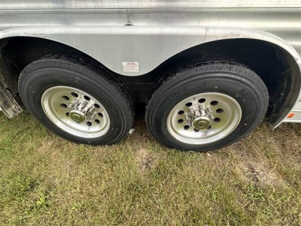 2014 lakota bighorn 8416, generator, couch, dinette 17’ shortwall, 4 horse trailer, 12′ slide.