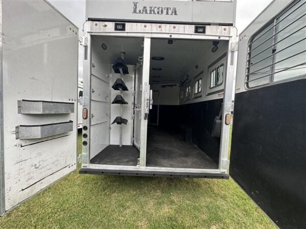 2014 lakota bighorn 8416, generator, couch, dinette 17’ shortwall, 4 horse trailer, 12′ slide.