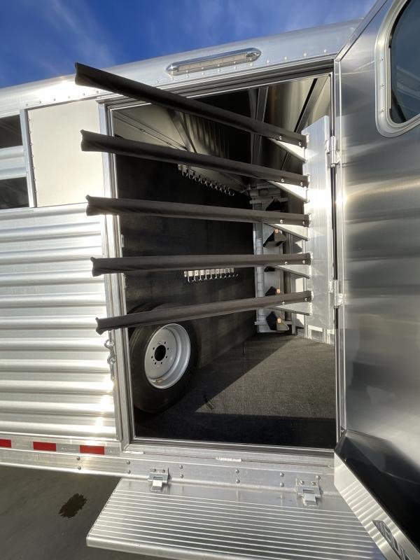 new 2024 elite trailers 5 horse stock combo bp horse trailer